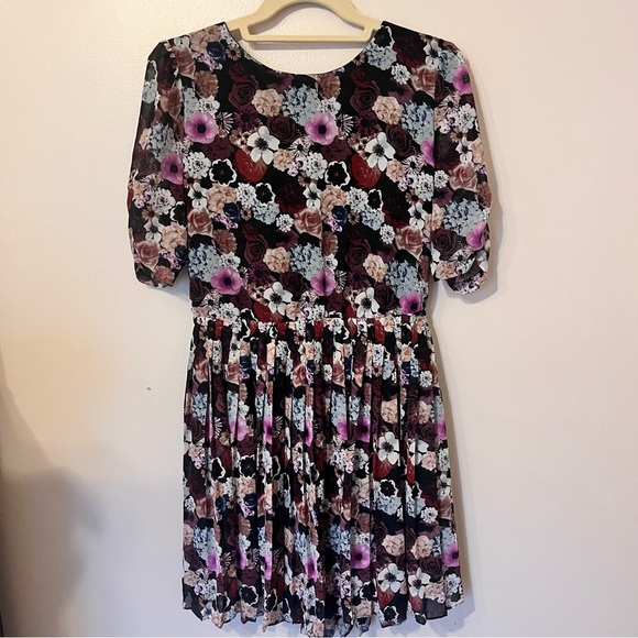 Chiffon Floral Pleated Open Back Mini Dress - Picture 2 of 7